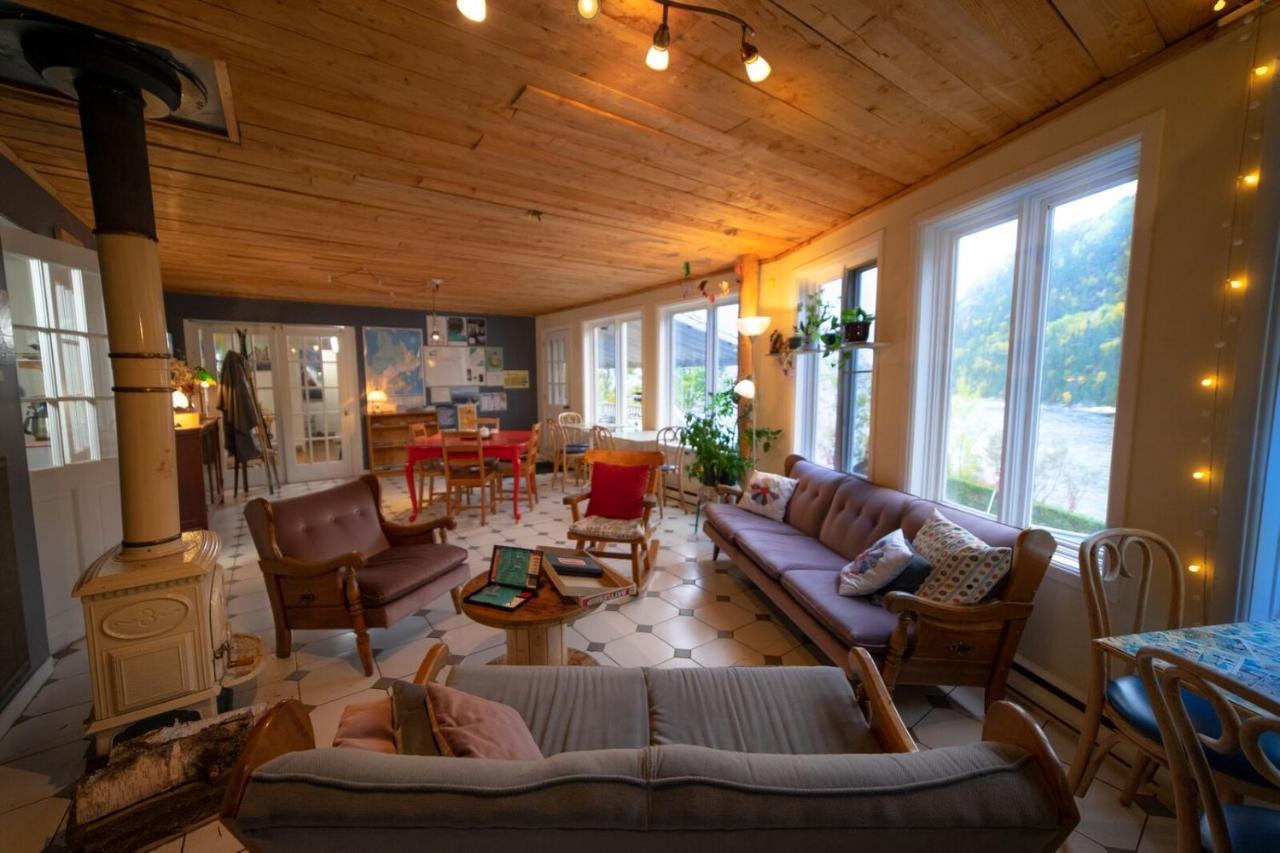 Auberge Aventure Rose Des Vents Sainte-Rose-du-Nord Exteriör bild